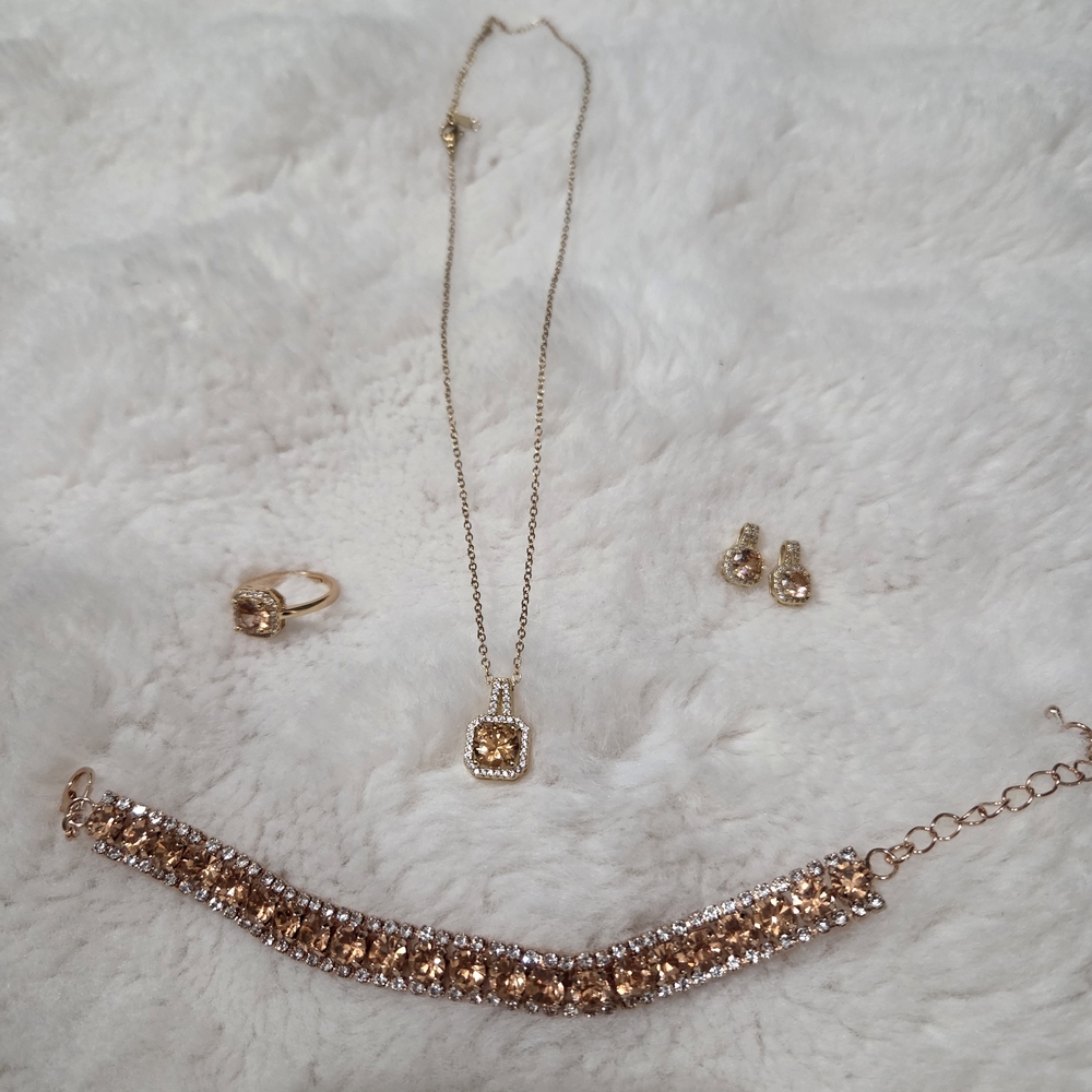 Elegant Gold Jewelry Set